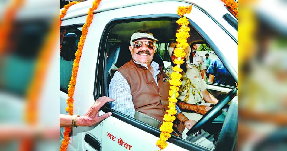  UT Administrator tested himself mobile diagnostic vans by driving the van