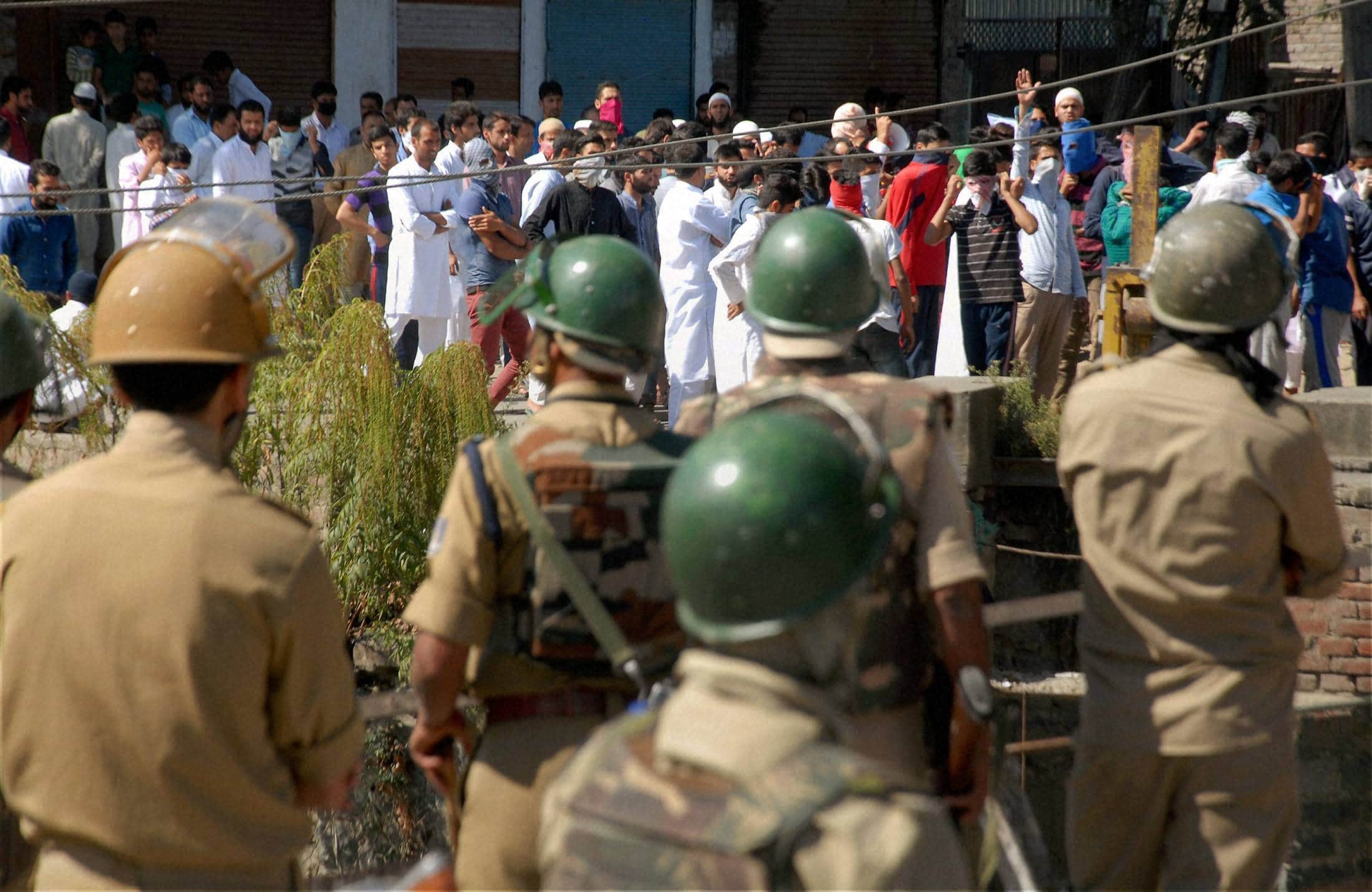 voilance in valley ahead of juma namaaz