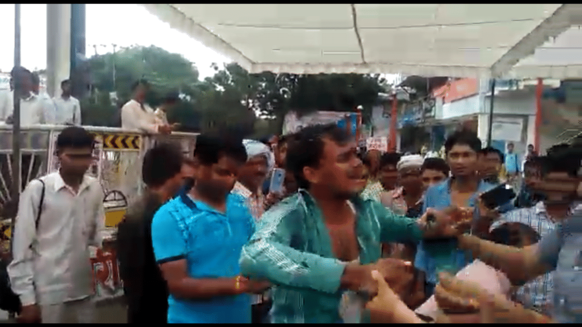 Shivpal fan trying to sucide in Saifai