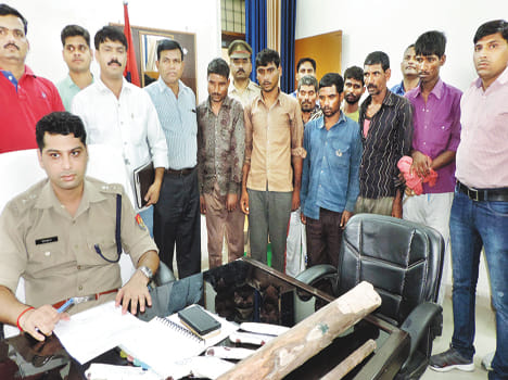 Two women among nine arrested Antrgnpdiy theft