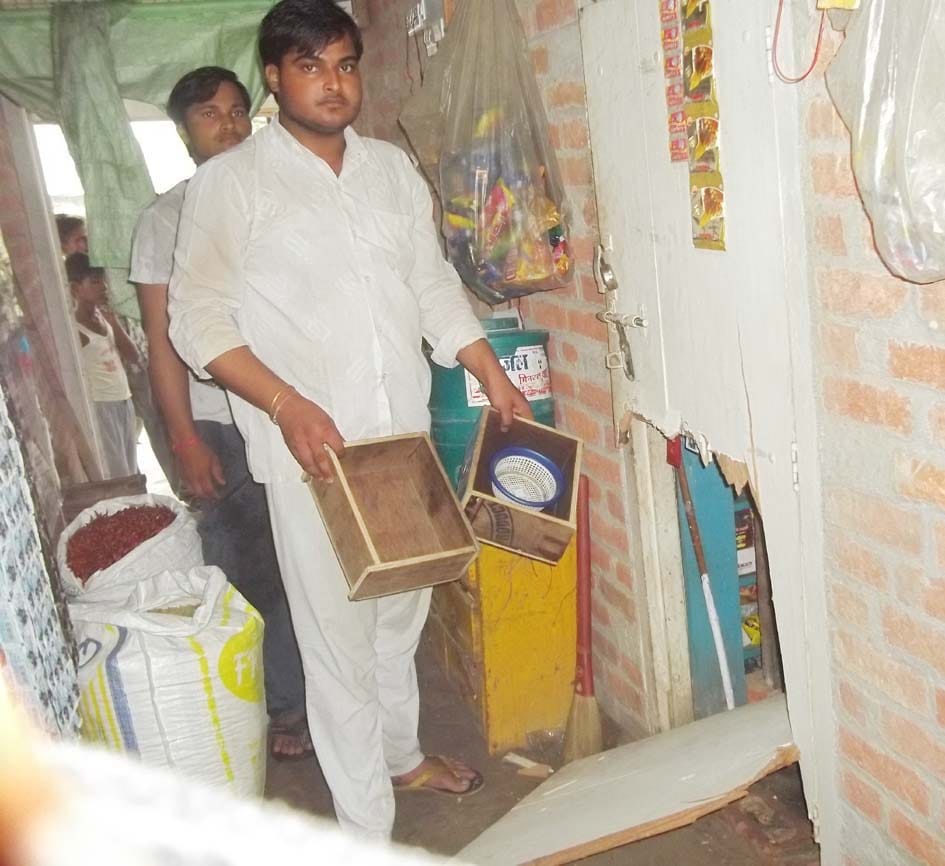 Burglars store with cash Goods made of 70 thousand
