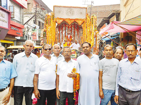Lord Vishwakarma procession went with Gajebaje