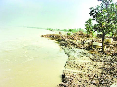 28 houses washed away in Ghaghra