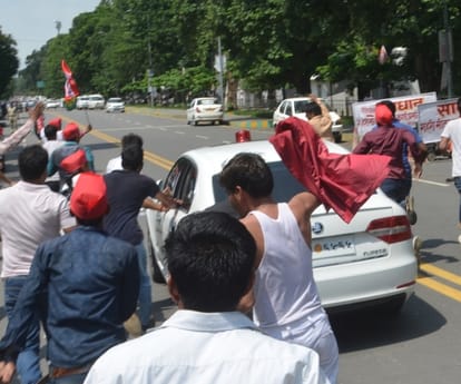 expelled youth team of akhilesh will oppose silver jubilee programme