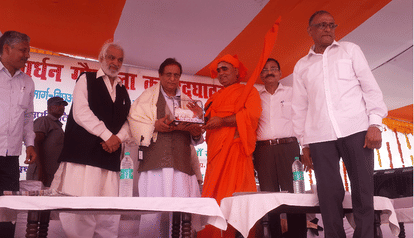 This is the case of elders, I am very small man says Azam Khan