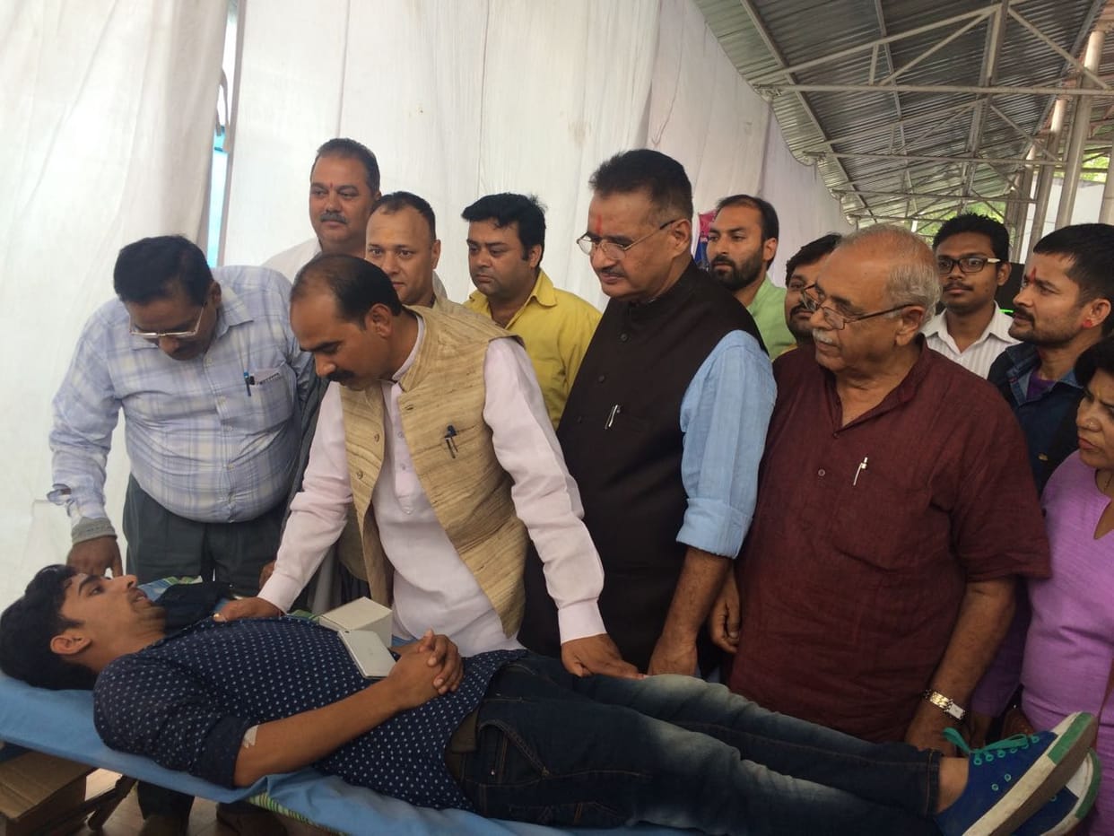 blood donation camp on PM modi birdthday in dehradun.