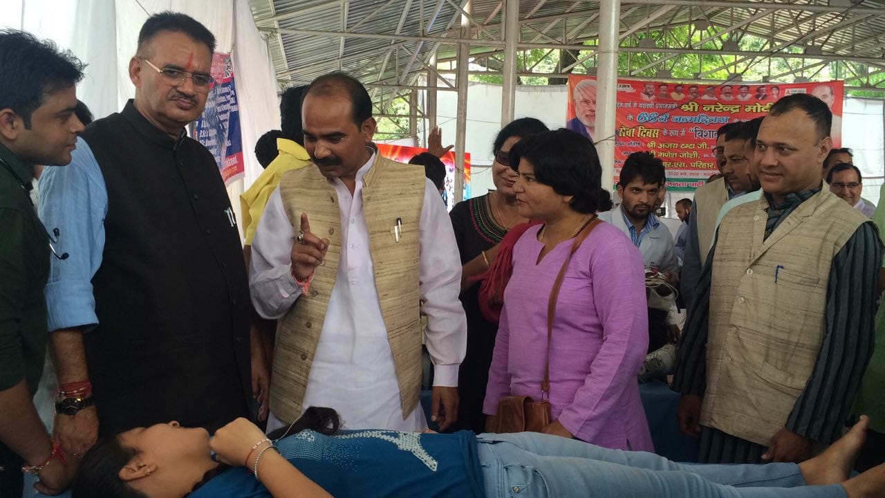 blood donation camp on PM modi birdthday in dehradun.