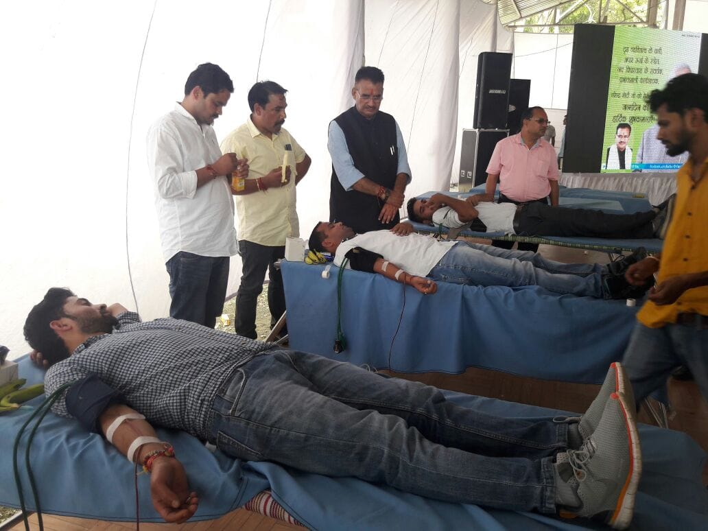 blood donation camp on PM modi birdthday in dehradun.