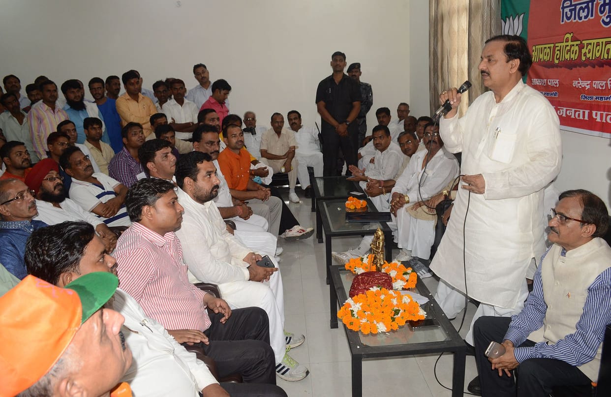 akhilesh disclose rajkishore and prjapati's corruption : Dr. Mahesh sharma