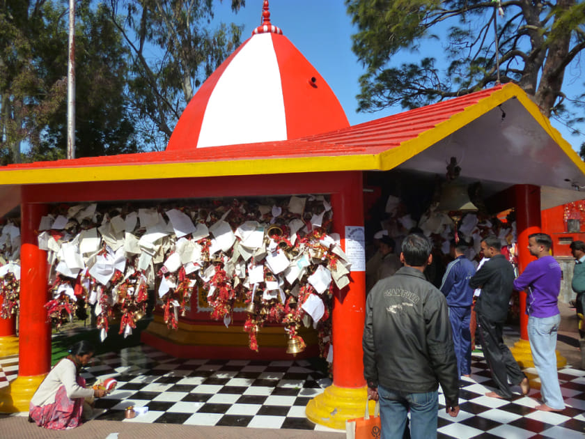 devotees offering letter to golu devta.