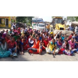 bhiwani news, poor, result, angry, girl students, road, jam
