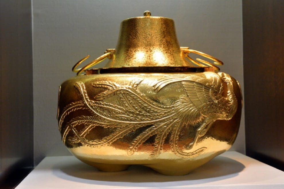 Chinese dynasty Kettle Sold in 23 Crore
