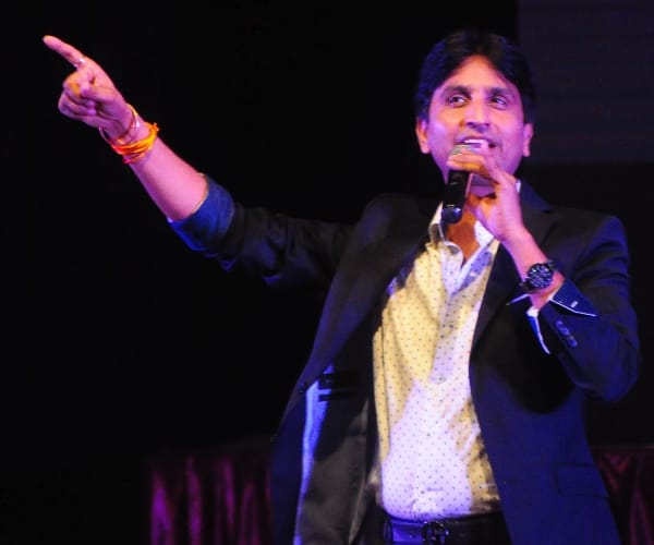 kumar vishwas not invited in rashtreey kavi sammelan at lal quila by kejriwal government
