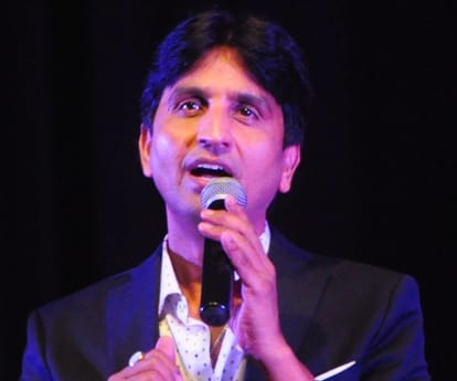  kumar vishwas comments on UP chief minister akhilesh yadav.