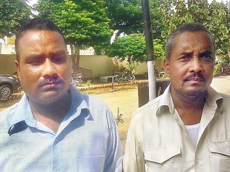  cash and pistal looted from jweller