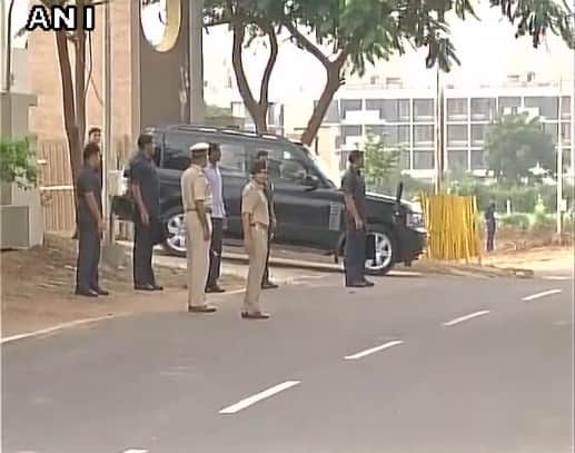 Pm modi meets his mother in gandhinagar on his birthday