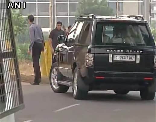 Pm modi meets his mother in gandhinagar on his birthday
