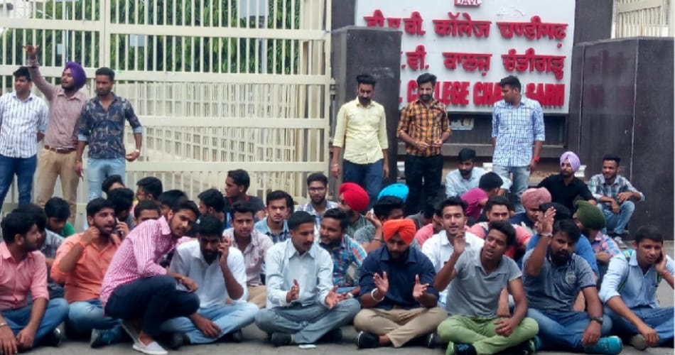 punjab university student council protest against fee increament
