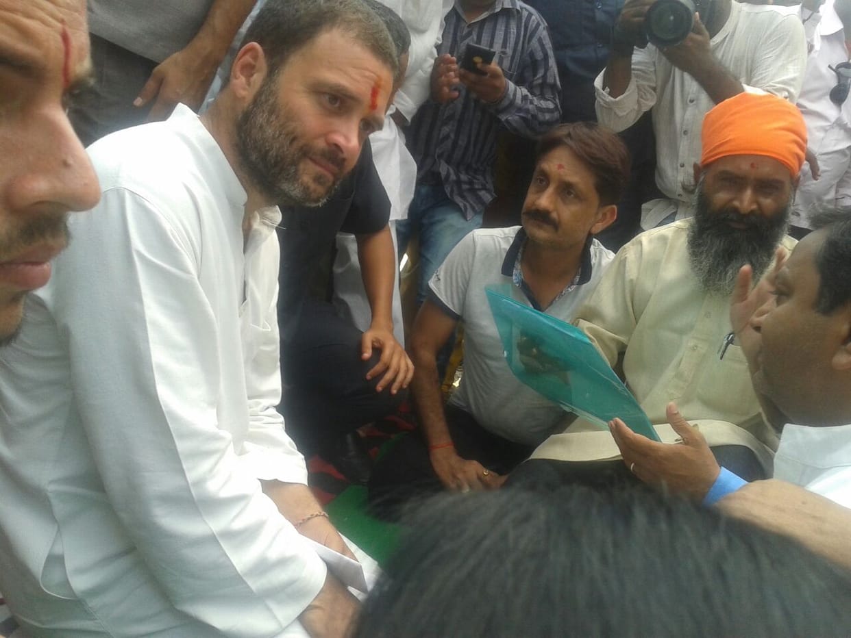rahul gandhi heard community problems Mahoba Bundeli