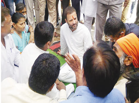 rahul roared in Mahoba on Modi