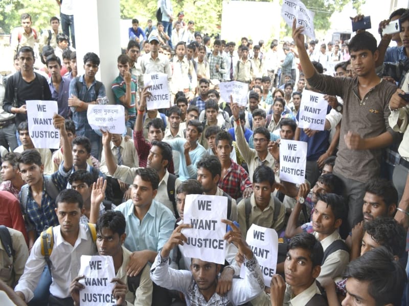 protest at ssp office by students