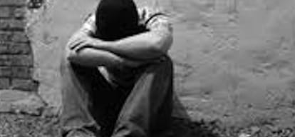 Hathras News: बैंड के तीन युवकों ने पहले पिलाई शराब, फिर किया गंदा काम, कर दिया वीडियो वायरल kukarm with the young man
