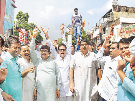 samajwadi workers on road for struggle for shivpal 