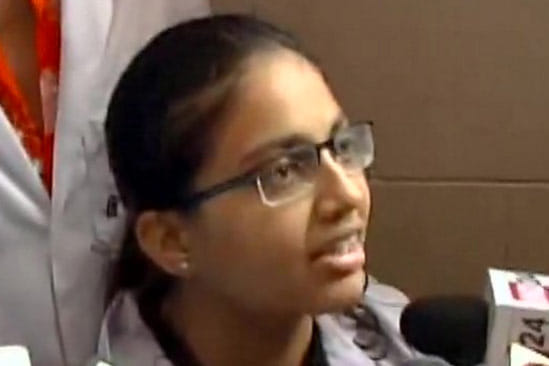 AIIMs Student throw ink on Health Minister Nadda