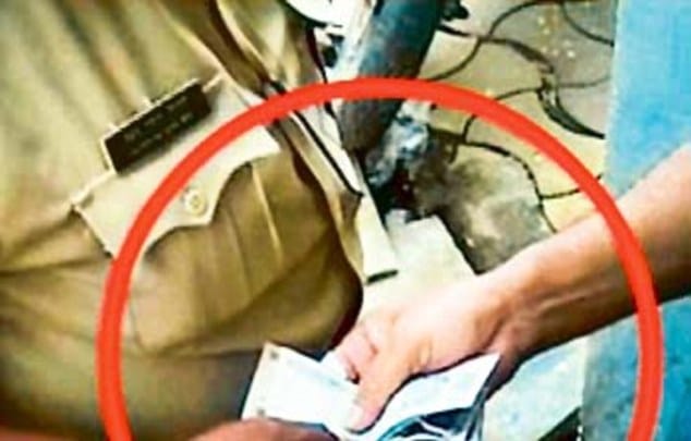 Haryana Female head constable arrested red-handed taking bribe