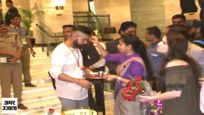 Team India reaches kanpur, celebrates ashwin birthday