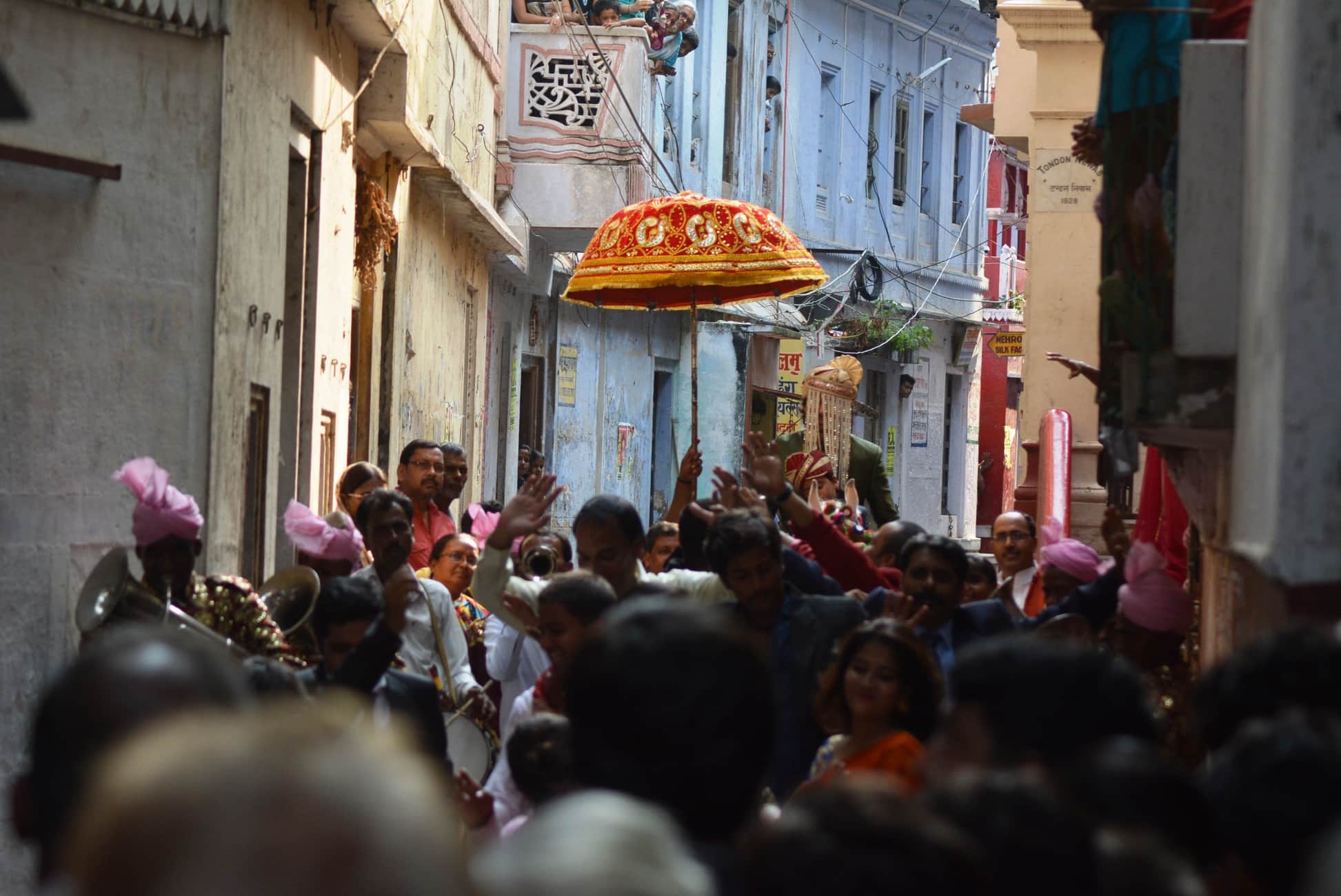 Tiger Shrof shooting Aid in Varanasi, pics