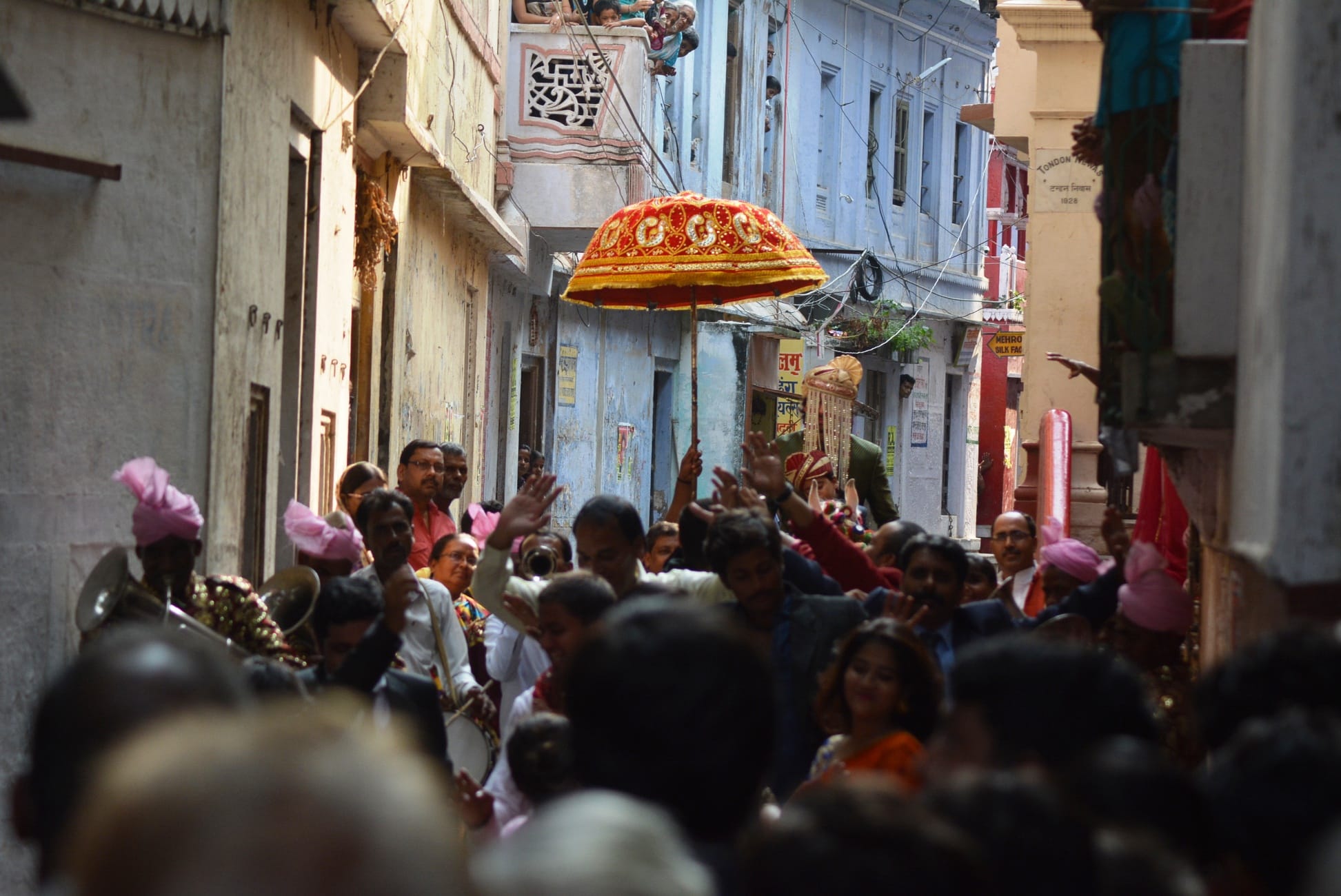 Tiger Shrof shooting Aid in Varanasi, pics
