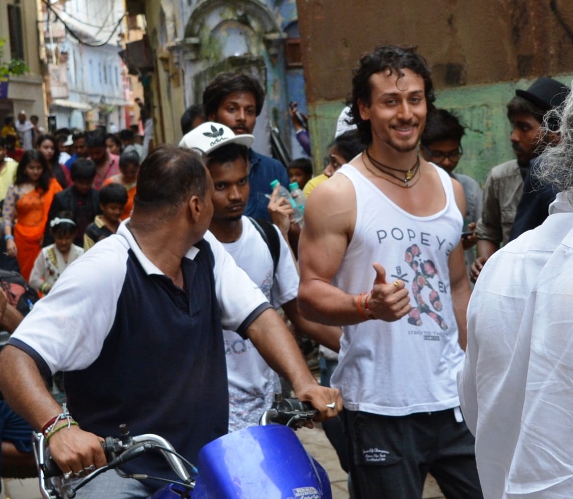 Tiger Shrof shooting Aid in Varanasi, pics