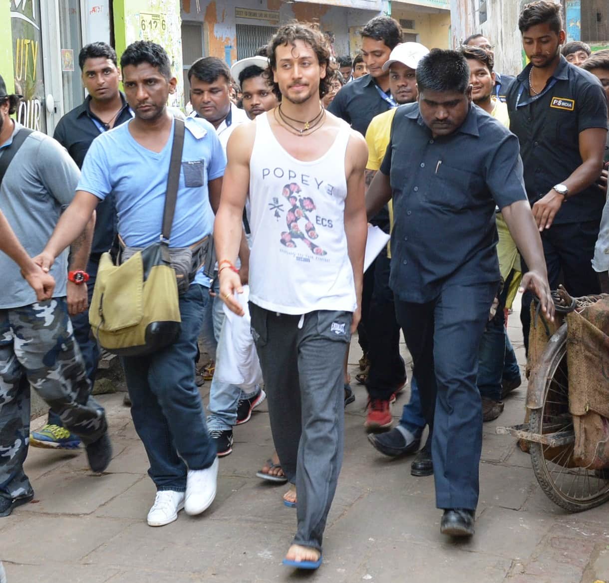 Tiger Shrof shooting Aid in Varanasi, pics