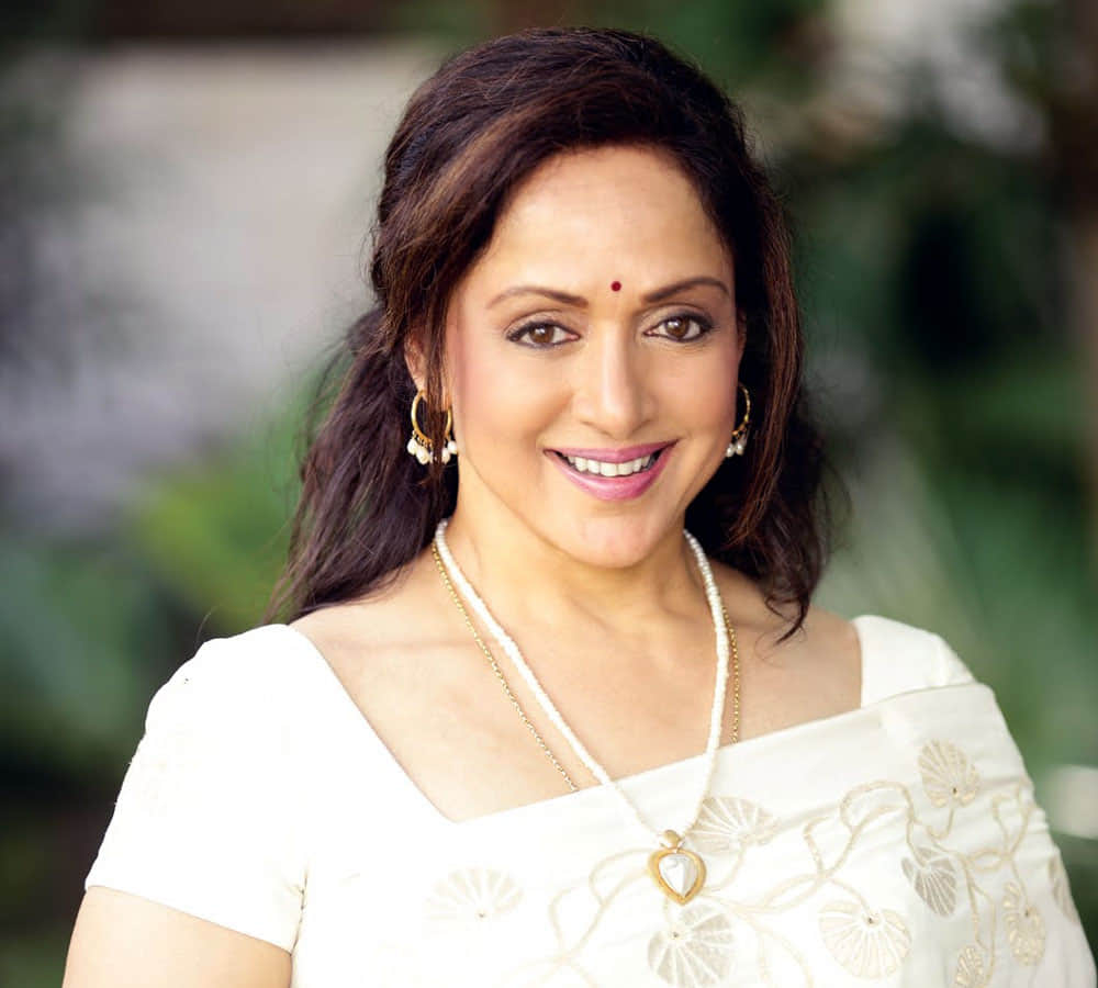hema malini calls deepika padukone the new dream girl 