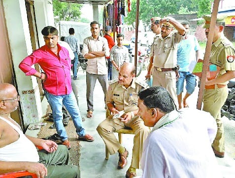 Jewellery store robbed in broad daylight