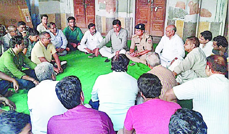 rangdari ke mamlon par vyaparion mein gussa