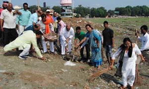 Modi 's Ganga cleaning , long life prayers sought
