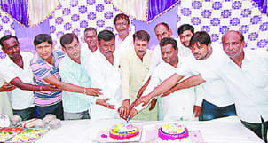 Congratulates cake cutting