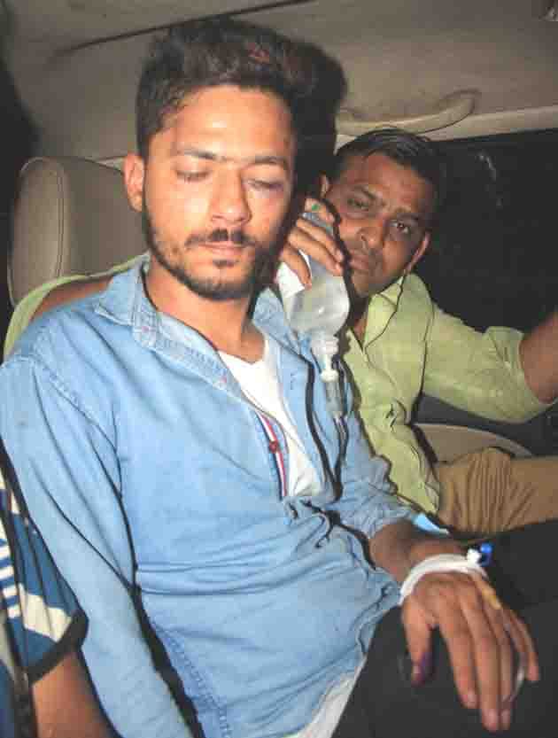 SP leader's nephew and the keeper was beaten in mall
