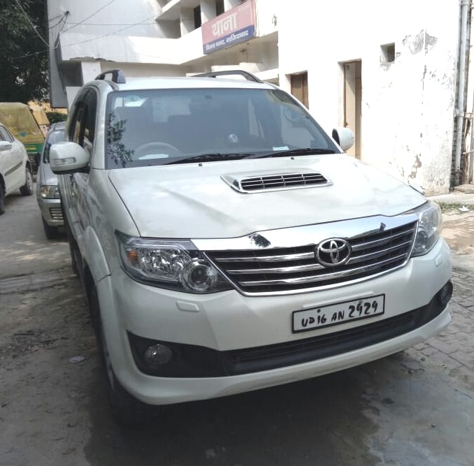 Mnchalon car dragged the woman, husband beaten