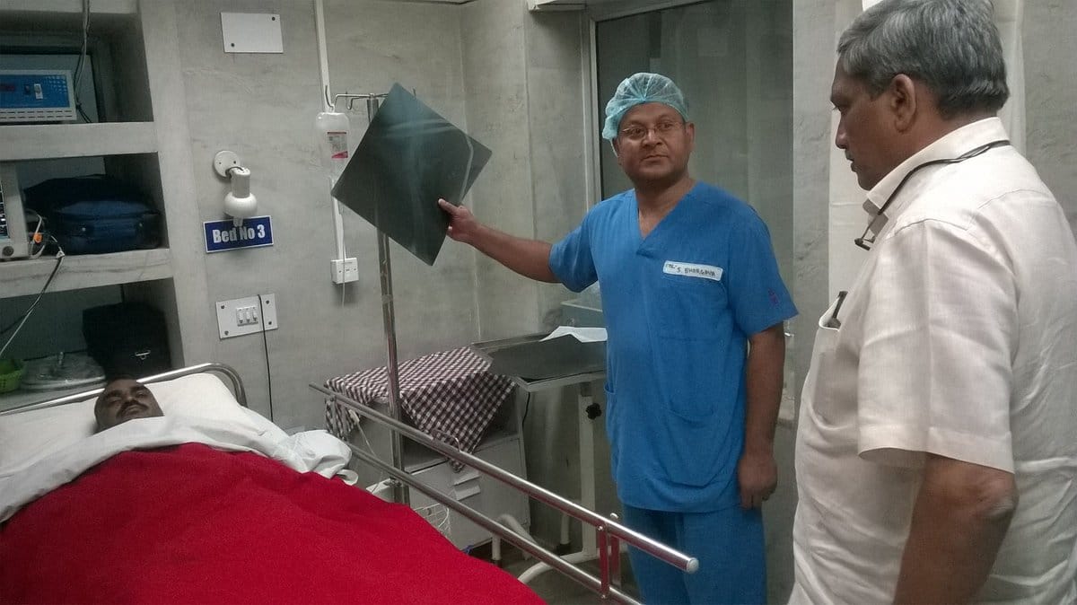 MANOHAR PARRIKER VISITS SOLDIERS IN HOSPITAL 