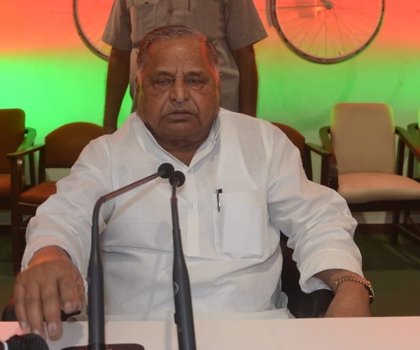 mulayam had meeting with shivpal and akhilesh.