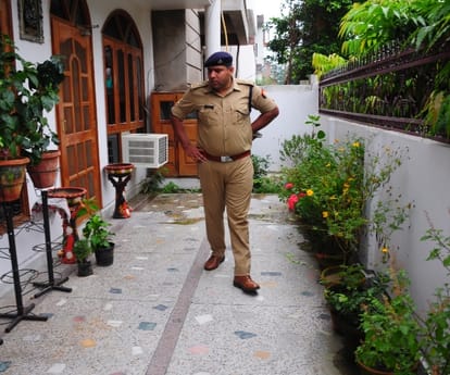 murder of hotel owner's caretaker in lucknow.