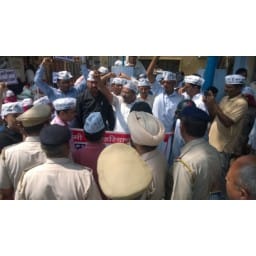 bhiwani news, aap, workers, police, stopped