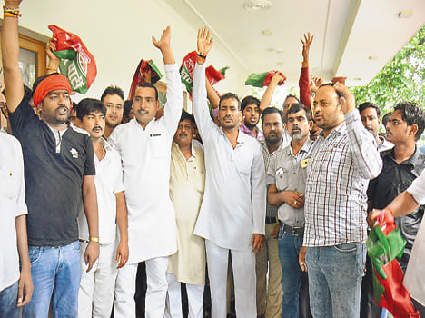akhilesh ke pakshaa mein utare saphaee