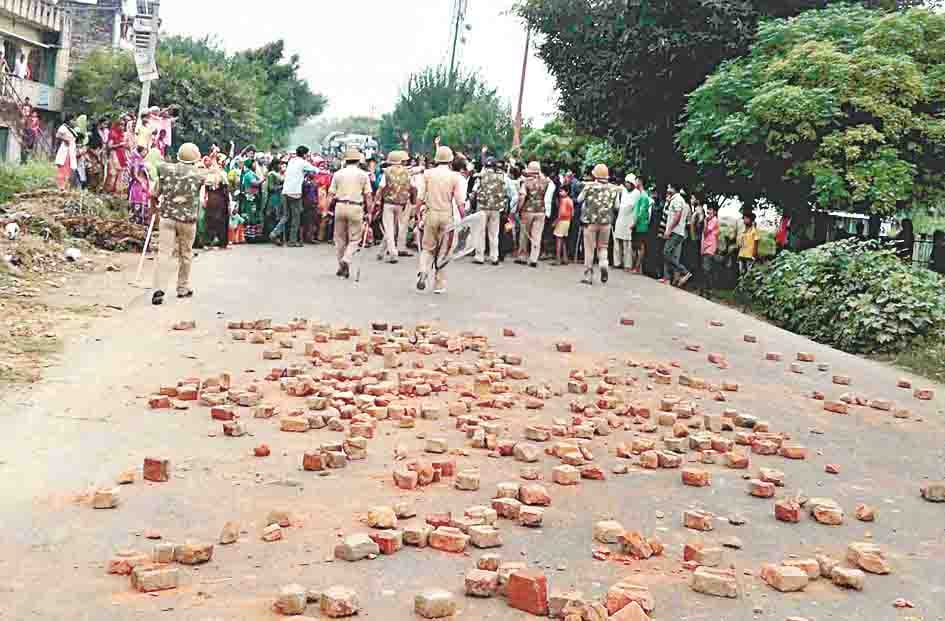 8 police constable injured