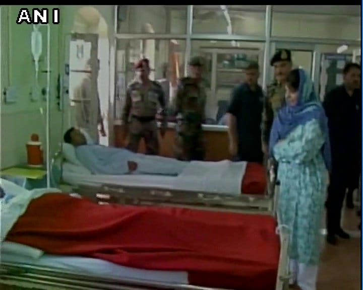 cm mahbooba mufti visits hospital in srinagar to meet soldiers 