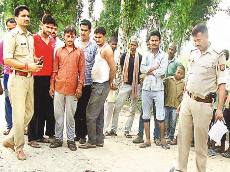 The driver of the tractor-trolley fell crushed to death