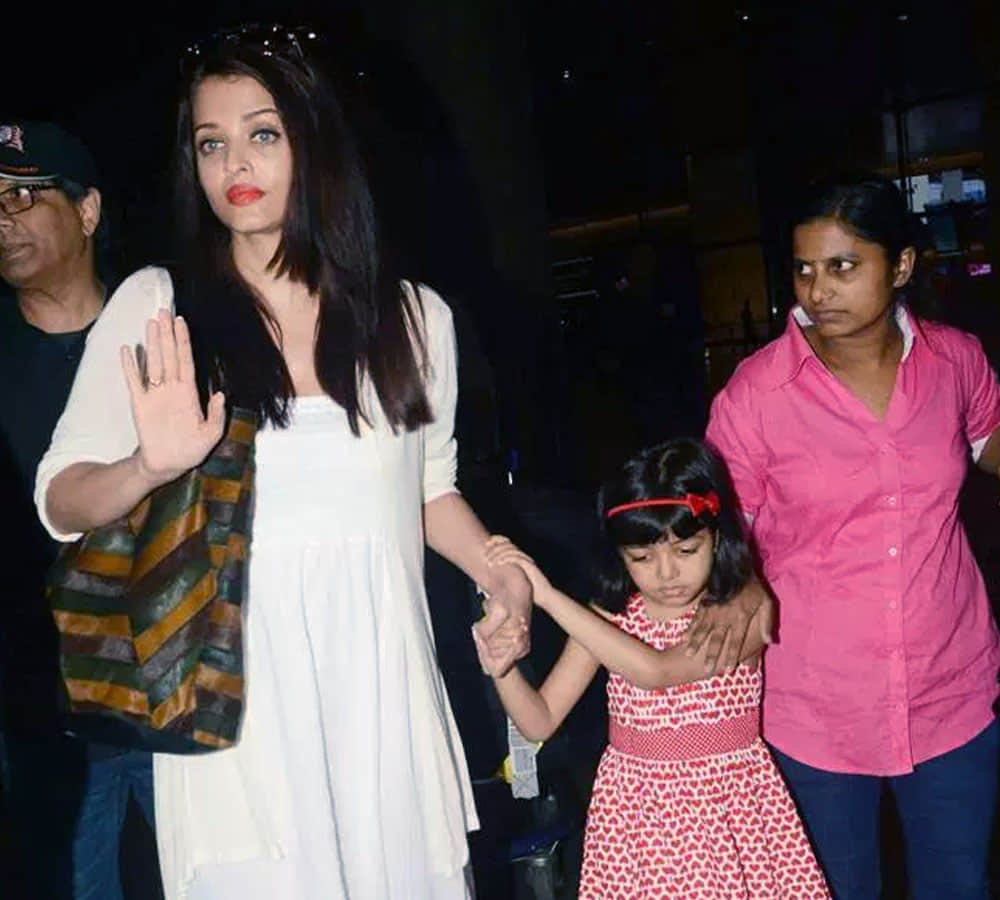 Aaradhya Bachchan Looks So SCARED when Aishwarya Rai returns from Dubai 